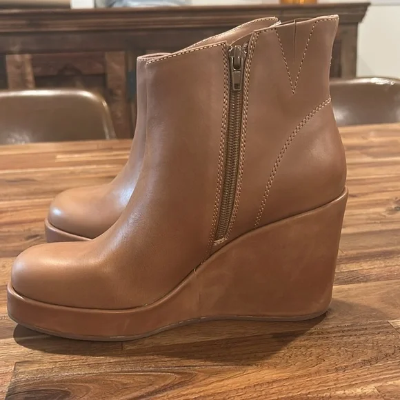 Chocolat Blu Tan Leather Wedge Booties size 8 - Picture 7 of 9